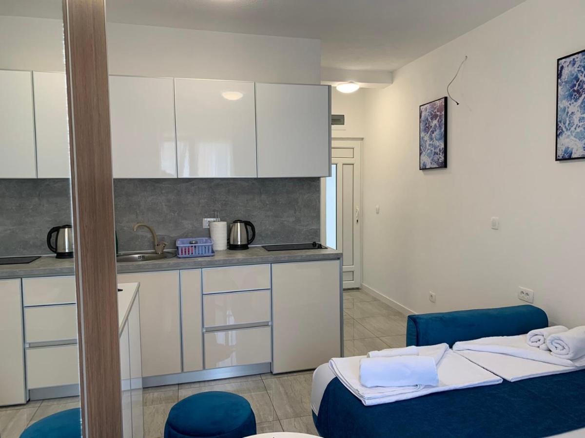 As Apartment *