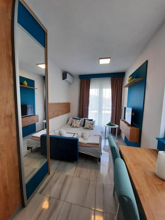 As Apartment *