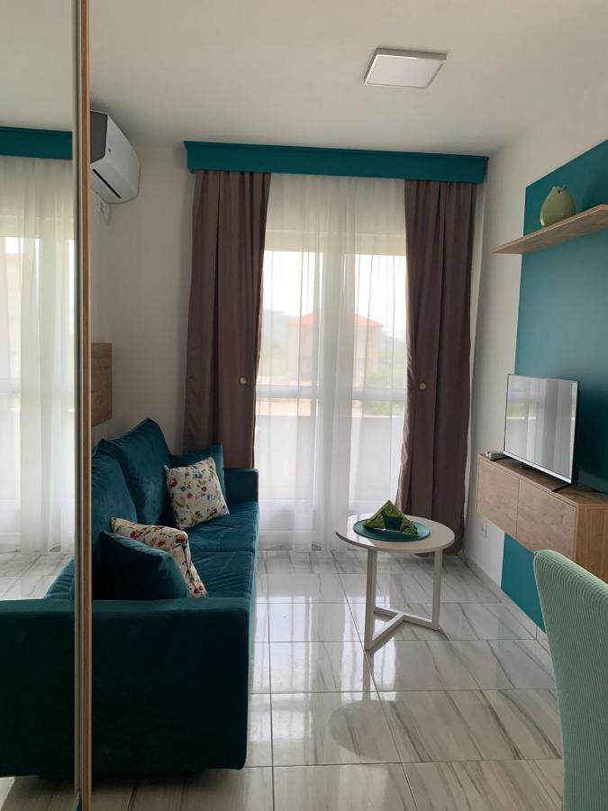 As Apartment *
